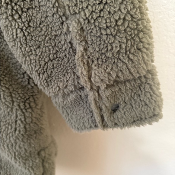 UGG Women’s Frankie Uggfluff shirt jacket/shacket retail $228| - Picture 7 of 15